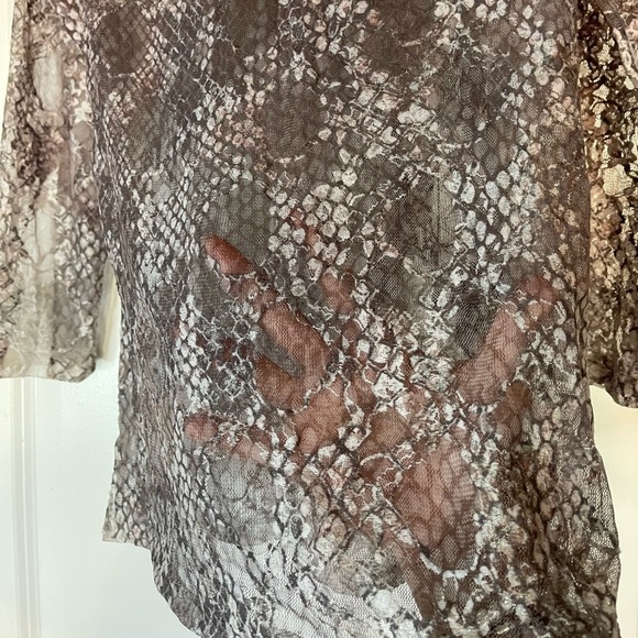 Urban Mix Snake Print Sheer Long Sleeve Beaded Top. Size 1XL - Picture 7 of 10